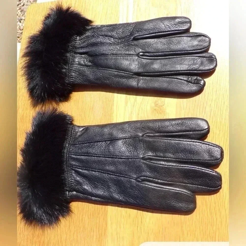 Women’s Black Leather Gloves with Black Rabbit Fur at Wrists Thermal Insulation